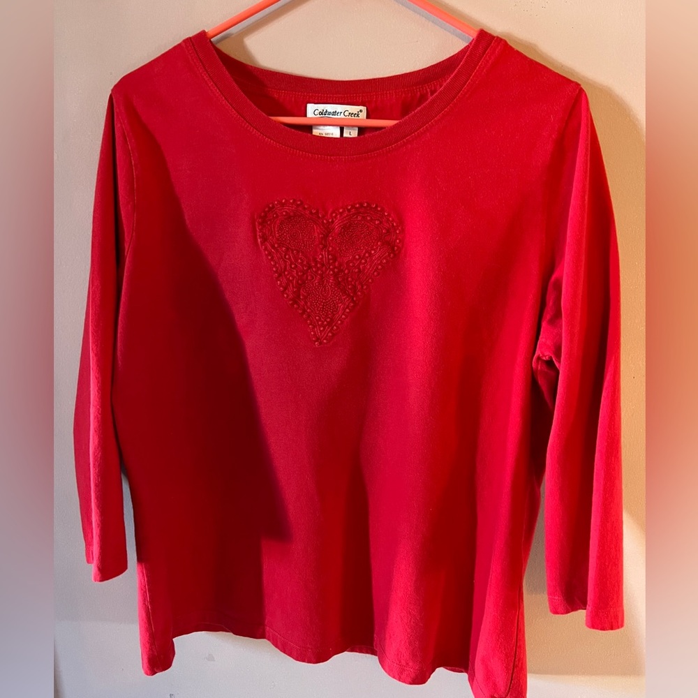 ❤️Coldwater Creek red ladies’ top embossed with a beautiful, unique ❤️ on front